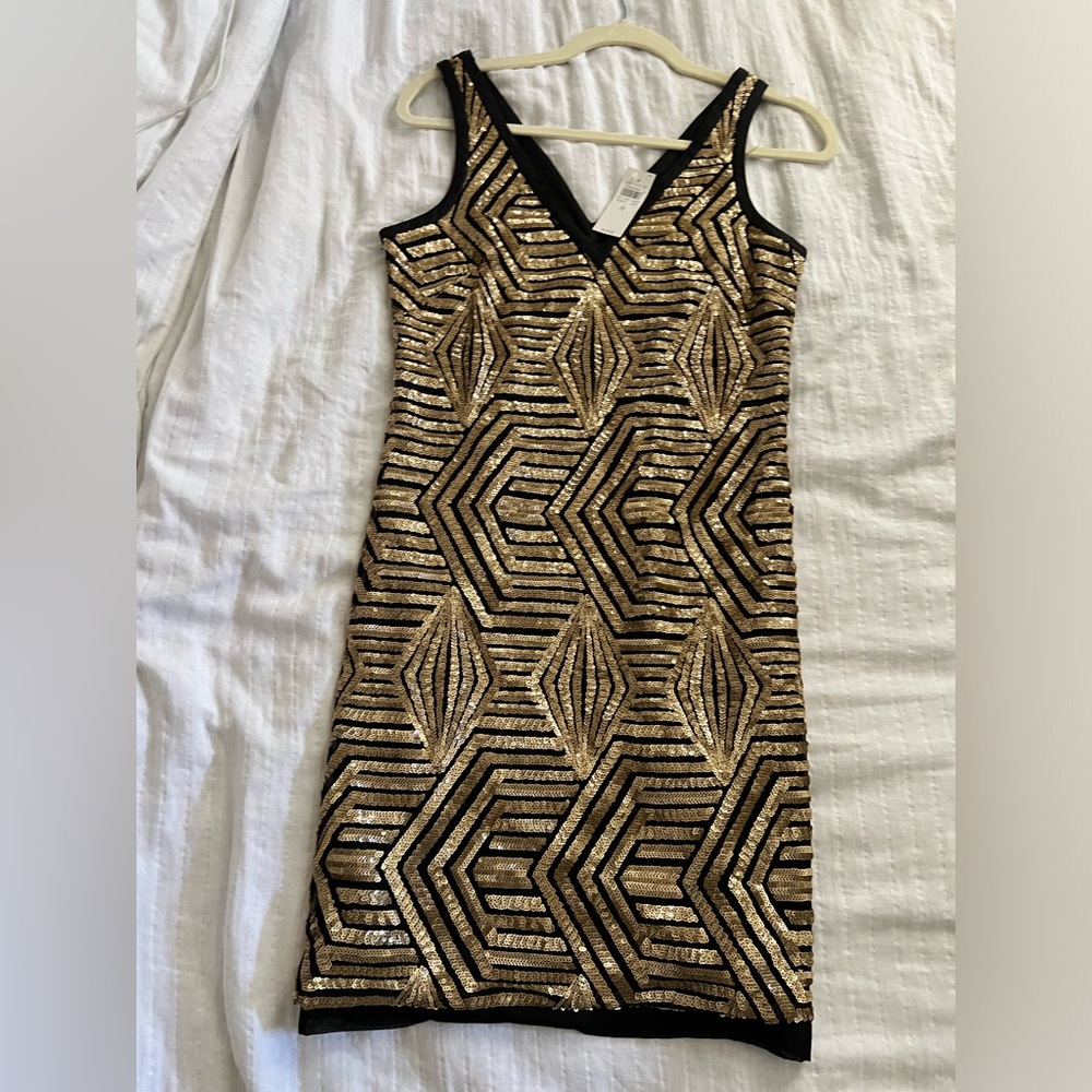 NWT Ann Taylor Gold & Black Sequin dress in size 0 (fits like a 2-4)